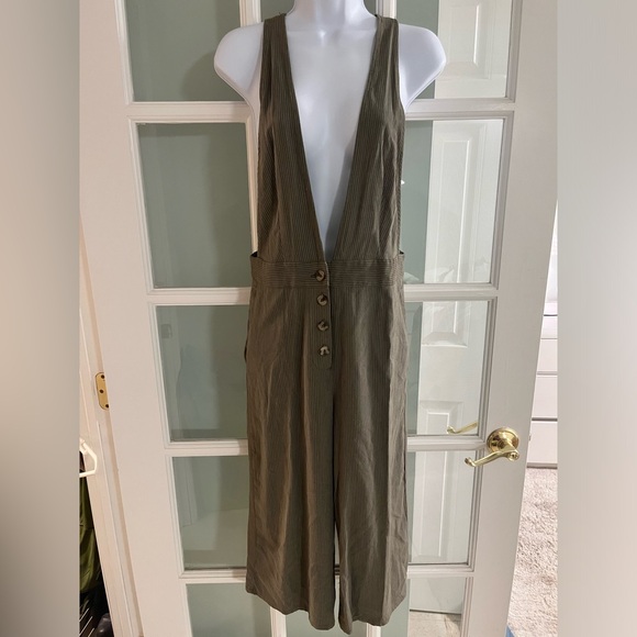 One Heart Clothing Olive Green Cropped Overalls - Picture 1 of 8